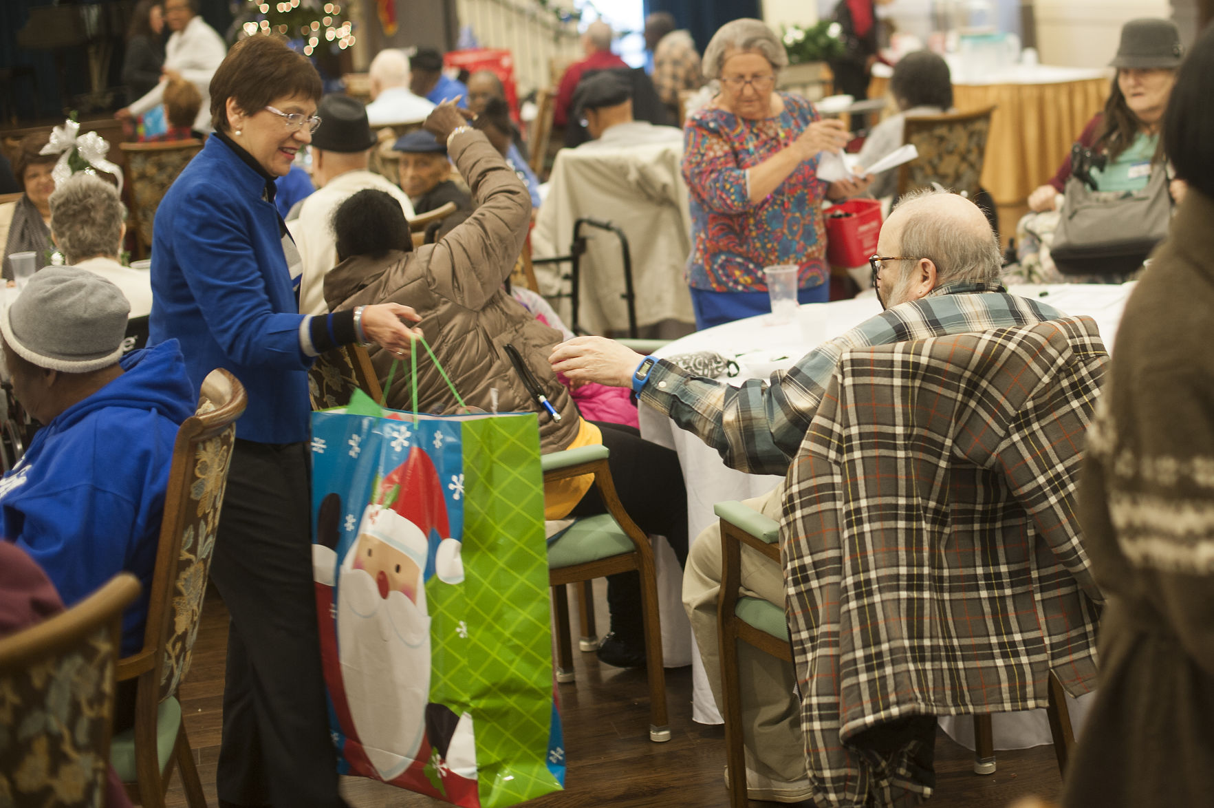 Senior Santa Christmas party (4).jpg